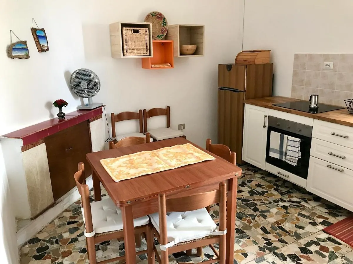 サンタ・テレーザ・ガッルーラ Casa In Centro A Due Passi Dal Mareヴィラ イタリア